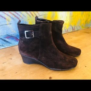 Aerosols Boots - Brown suede, Women’s size 10